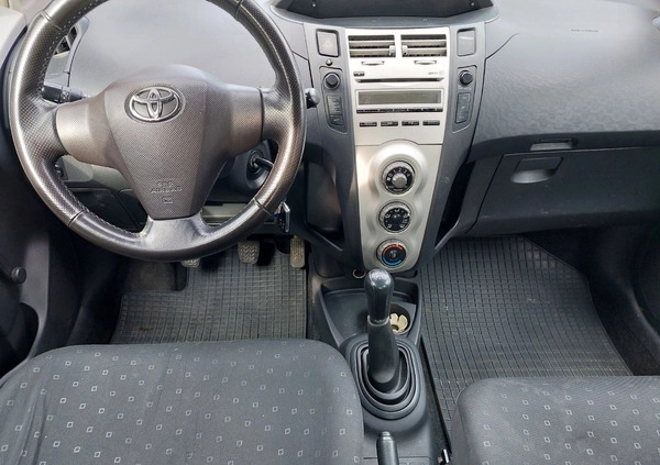 Toyota Yaris cena 6900 przebieg: 168000, rok produkcji 2007 z Lwówek małe 79